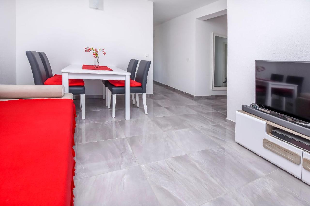 Juro Apartment *